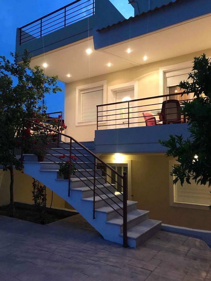 Amazing House In Kiato Near The Beach ภายนอก รูปภาพ